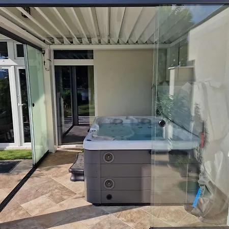 Jacuzzi - Riverside - Garden Apartamento Kismaros