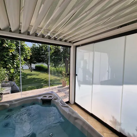 Jacuzzi - Riverside - Garden Lägenhet