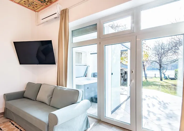 Jacuzzi - Riverside - Garden